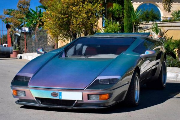 Само от автомобилите на Sbarro може да се направят няколко такива класации, но повечето от моделите на швейцарската компания са направени в един екземпляр или носят титлата концептуален автомобил. Но двувратият Sbarro Challenge III, показан през 1987 г., влиза в дребномащабно производство.

Построени са общо 10 суперавтомобила. Каросерията е изработена от композитни материали, а същият наклон на предницата със стъклото прави възможно Challenge III да бъде възможно най-обтекаем. Освен това швейцарците използват активна аеродинамика - при забавяне от високи скорости задното крило работи като въздушна спирачка.